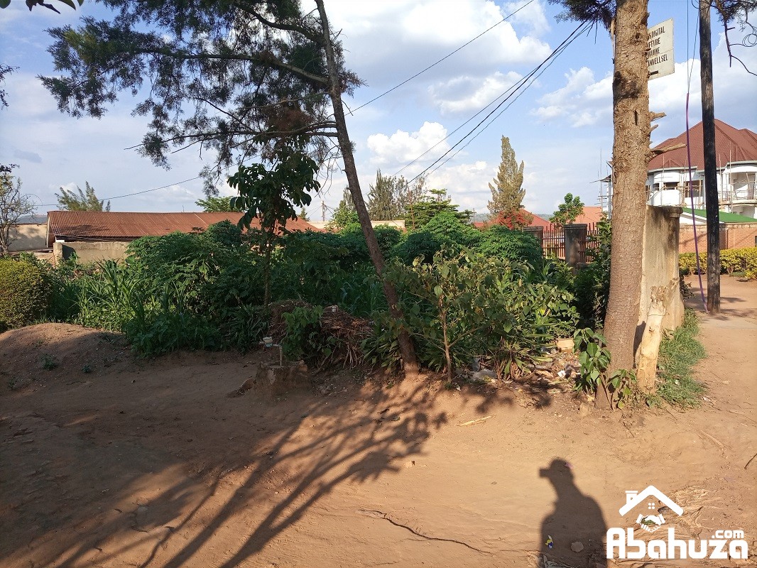 A NICE BIG PLOT FOR SALE WITH ACCESS ON TWO ROADS AT GACURIRO