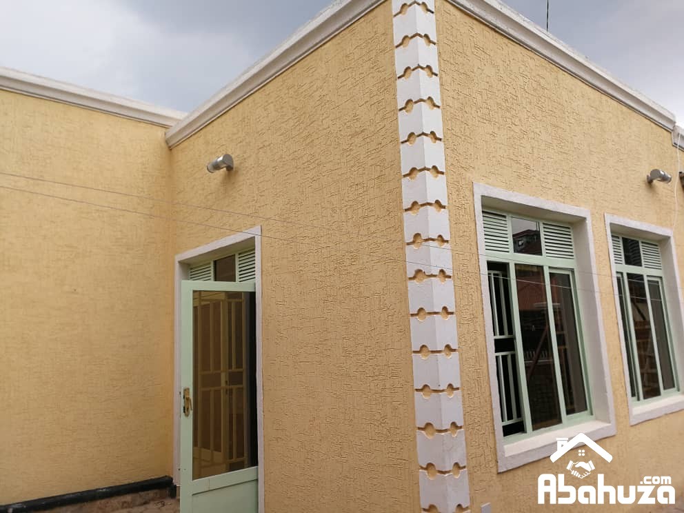 A SELF FANCED HOUSE OF 2 BEDROOMS FOR RENT IN KIGALI AT KIBAGABAGA