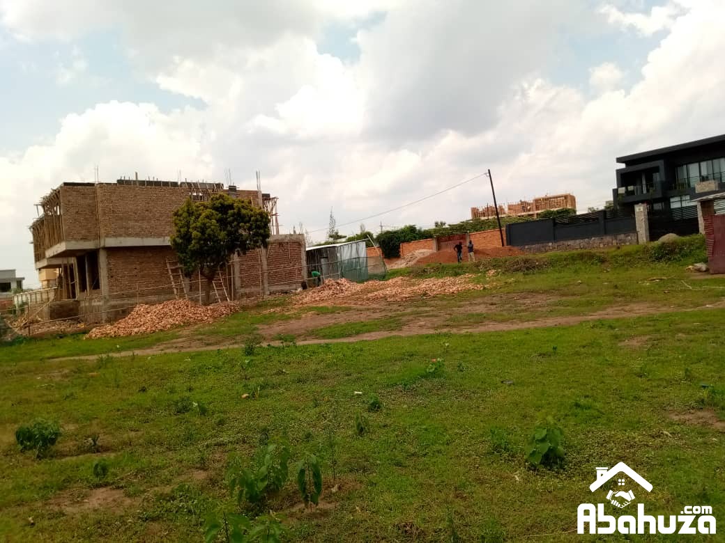 A DOUBLE PLOT FOR SALE IN KIGALI AT KINYINYA WITH ACCESS ON TWO ROADS