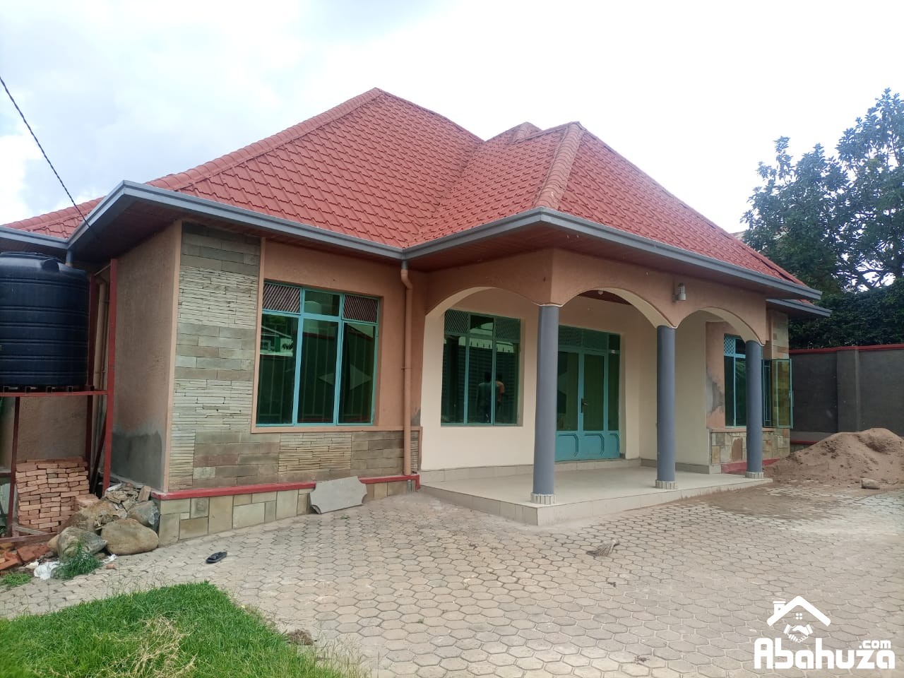 A 4 BEDROOM HOUSE FOR SALE IN KIGALI AT KACYIRU