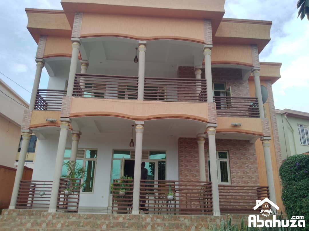 A FURNISHED POOL HOUSE OF 6 BEDROOMS FOR RENT IN KIGALI AT GACURIRO