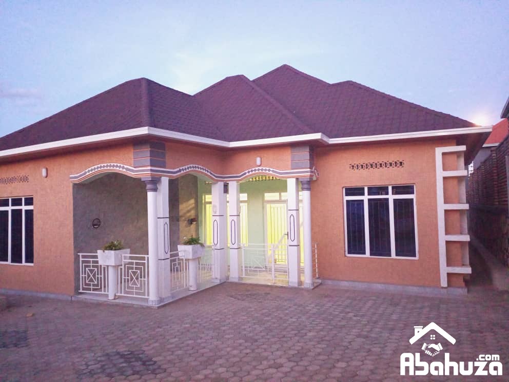 A WELL-DESIGNED4 BEDROOM HOUSE FOR RENT IN KIGALI AT KANOMBE