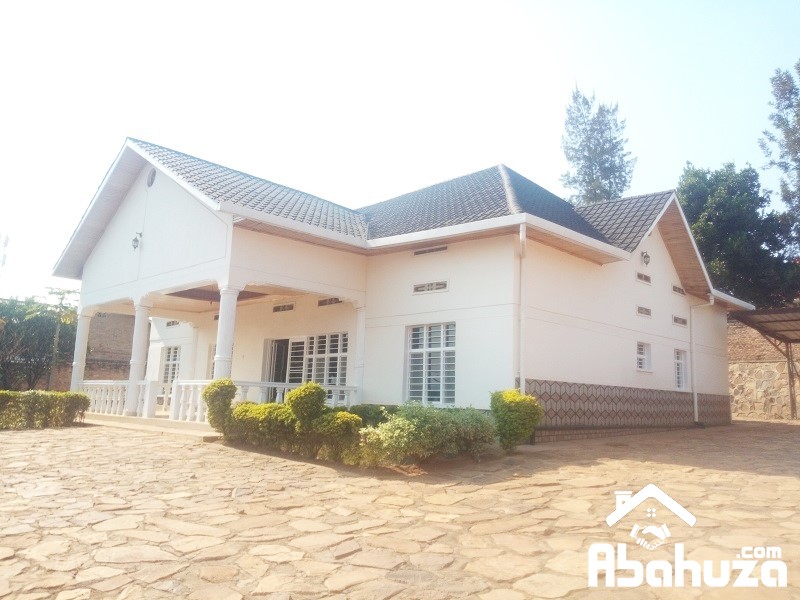 A FURNISHED 5 BEDROOM HOUSE WITH GARDEN AT KANOMBE