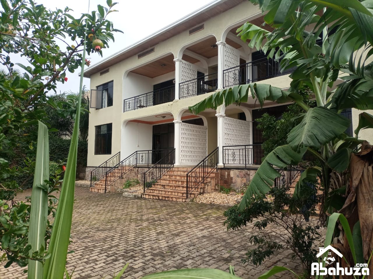 A FURNISHED 3 BEDROOM APARTMENT FOR RENT IN KIGALI AT KACYIRU