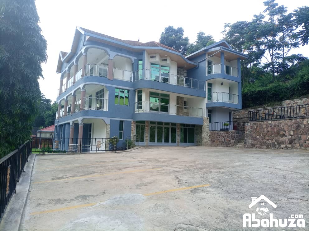 AN OFFICE HOUSE OF 14 ROOMS FOR RENT IN KIGALI AT KACYIRU