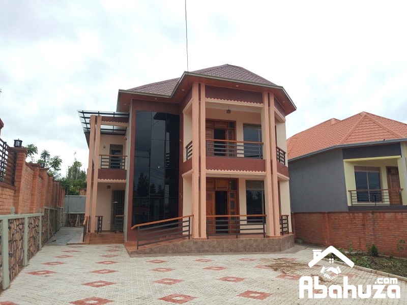 A WELL FINISHED HOUSE FOR SALE IN KIGALI ON ASPHALT ROAD