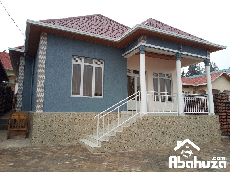 A NEW HOUSE FOR SALE ON TARMAC ROAD IN KIGALI AT KANOMBE