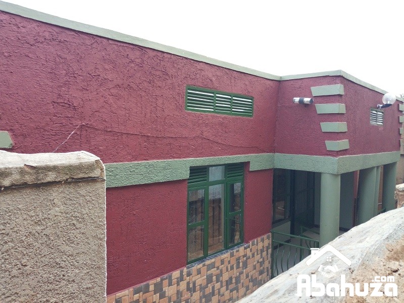 TWO HOUSES FOR SALE IN ONE COMPOUND AT KIGALI-KINYINYA
