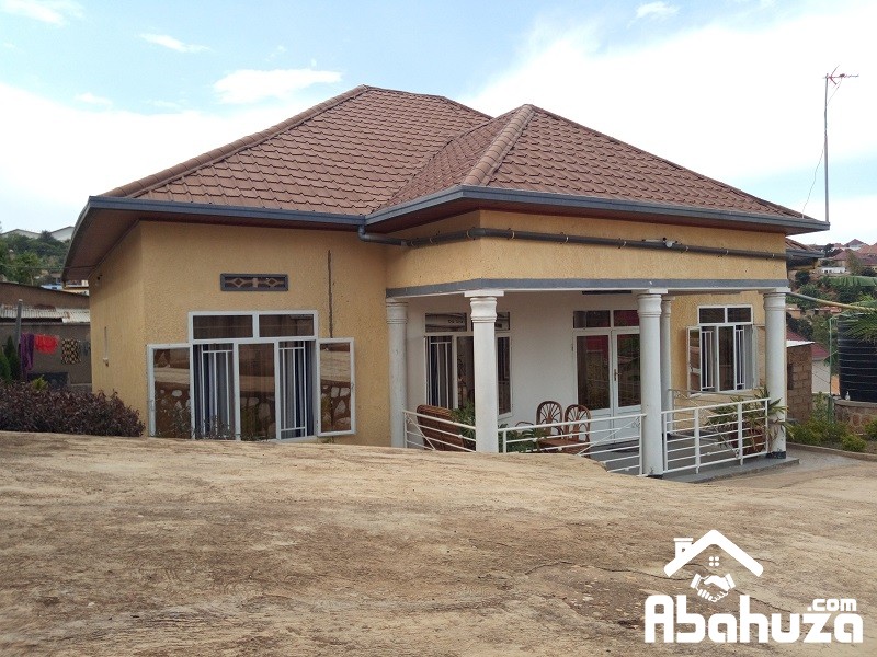 A 4 BEDROOM HOUSE FOR SALE IN BIG PLOT IN KIGALI AT KABEZA