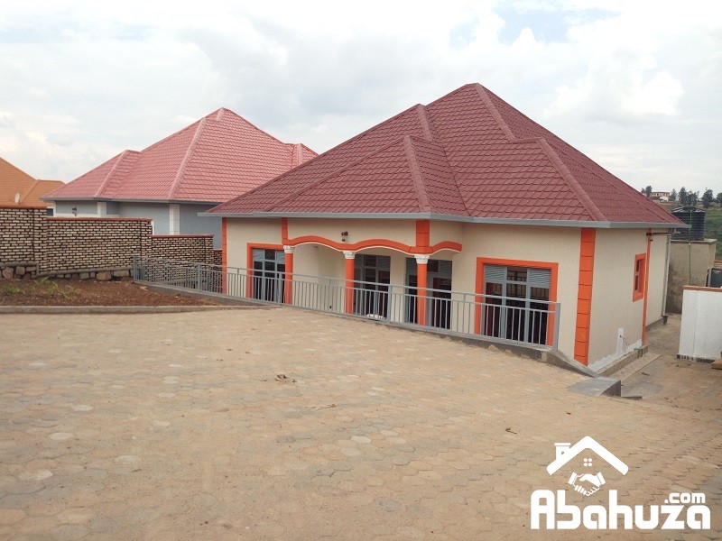 A 4 BEDROOM HOUSE IN BIG PLOT FOR SALE IN KIGALI AT NIBOYE