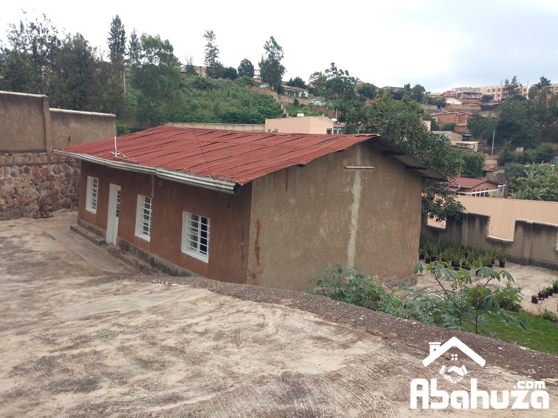 A HOUSE TO RENOVATE FOR SALE IN KIGALI AT NYAMIRAMBO