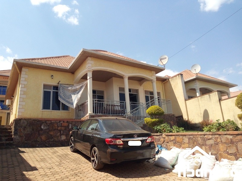 A 3BEDROOM HOUSE FOR SALE IN KIGALI AT ZINDIRO