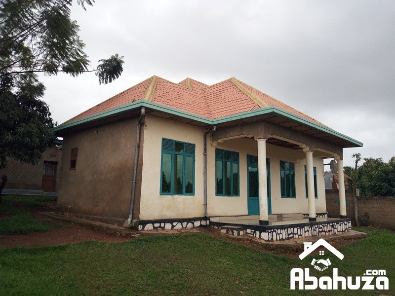 A HOUSE FOR SALE IN BIG PLOT IN KIGALI AT KICUKIRO