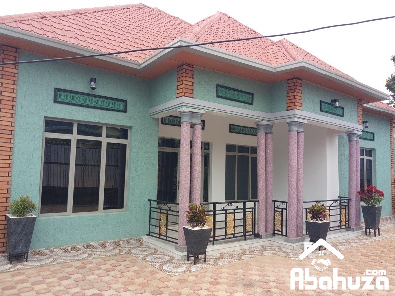 A DECENT 4 BEDROOM HOUSE FOR SALE IN KIGALI AT KANOMBE