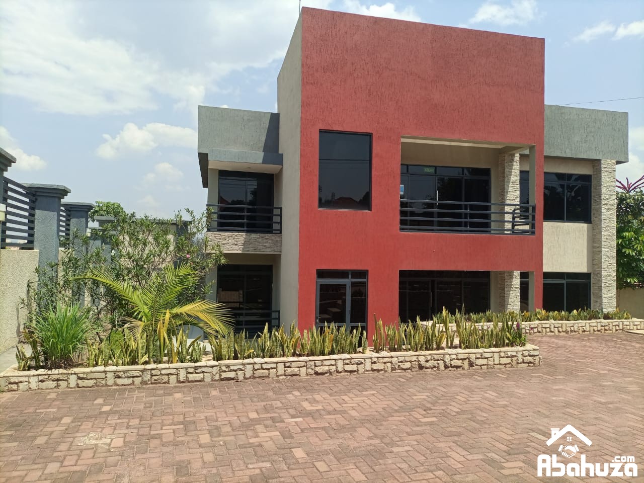 AN OFFICE HOUSE FOR RENT IN KIGALI AT KACYIRU