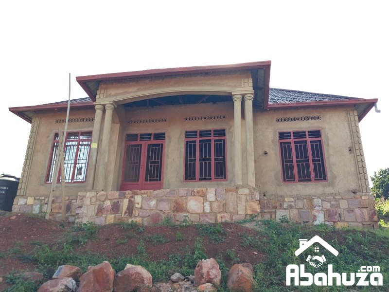 A WELL LOCATED HOUSE FOR SALE IN KIGALI AT KAREMBURE