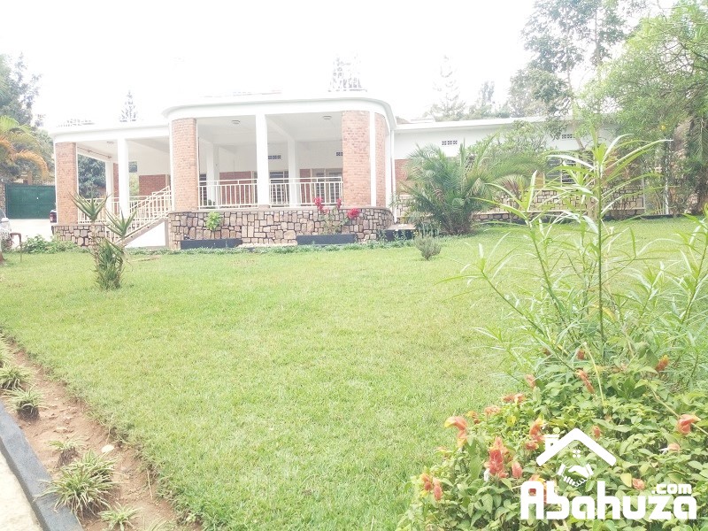 A 4 BEDROOM HOUSE WITH BIG GARDEN FOR RENT AT KACYIRU
