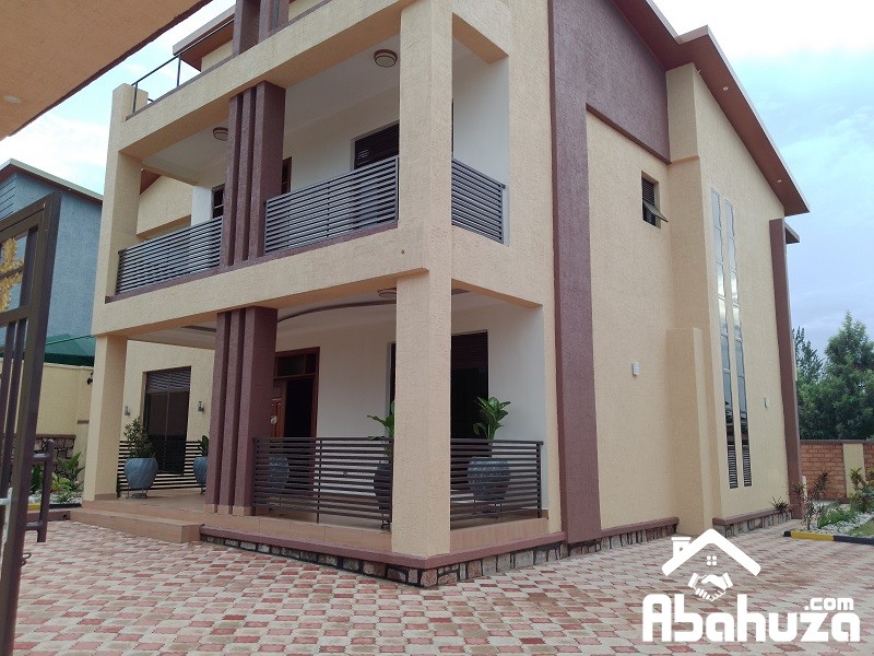 A NEW 4 BEDROOM HOUSE FOR RENT IN KIGALI AT GACURIRO