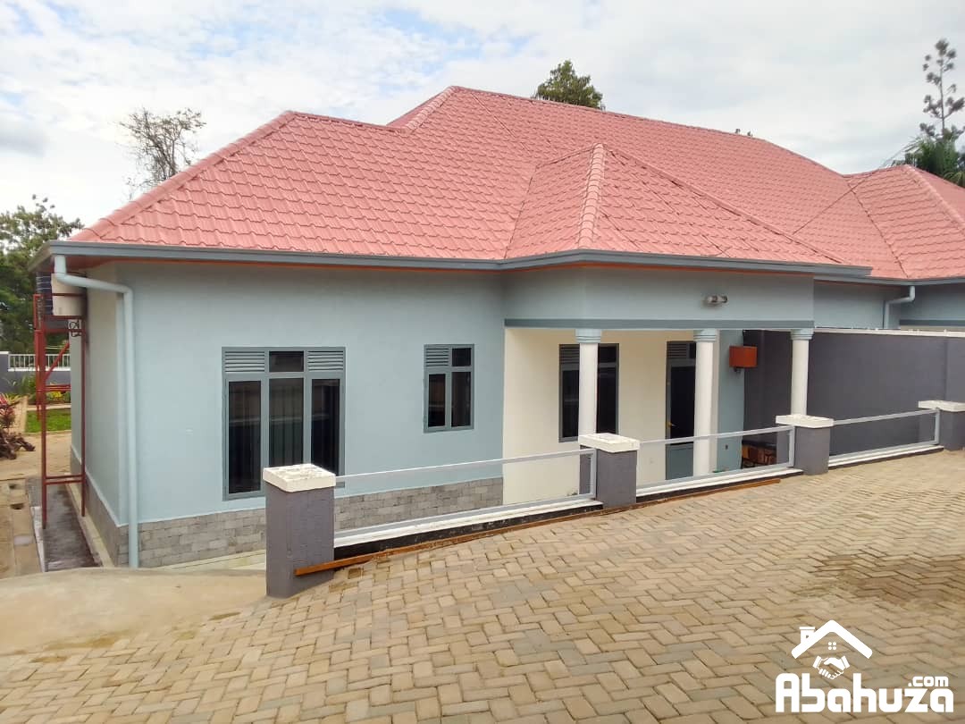 A RENOVATED FURNISHED 3 BEDROOM HOUSE FOR RENT IN KIGALI AT KIMIHURURA