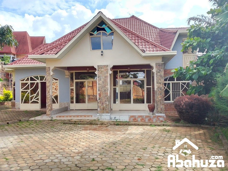 A 5 BEDROOM HOUSE FOR RENT IN KIGALI AT REBERO IN BIG COMPOUND