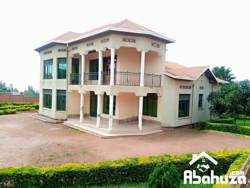 AN 8 BEDROOM HOUSE FOR SALE IN KIGALI AT KAGARAMA