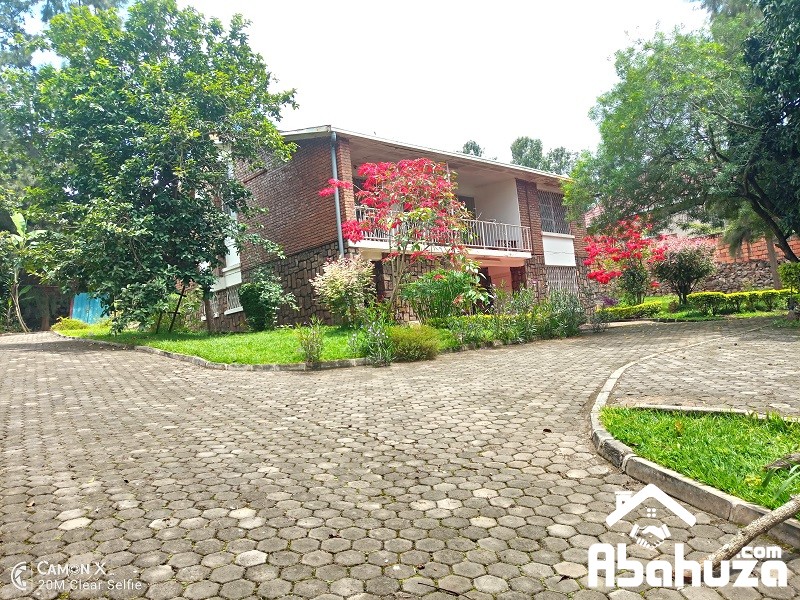 A 5 BEDROOM HOUSE IN BIG COMPOUND FOR SALE IN KIGALI AT KIYOVU