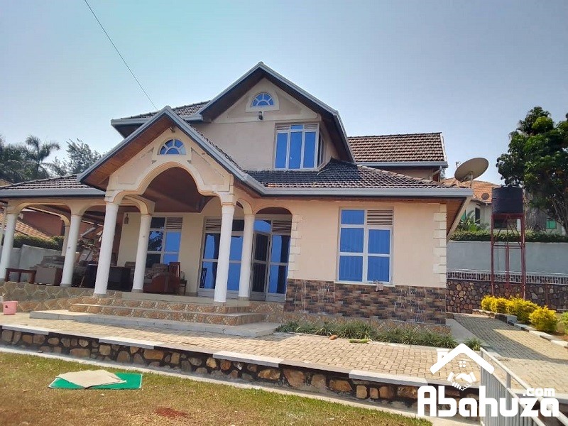 A FURNISHED 5 BEDROOM HOUSE FOR RENT WITH GARDEN IN KIGALI AT NYARUTARAMA