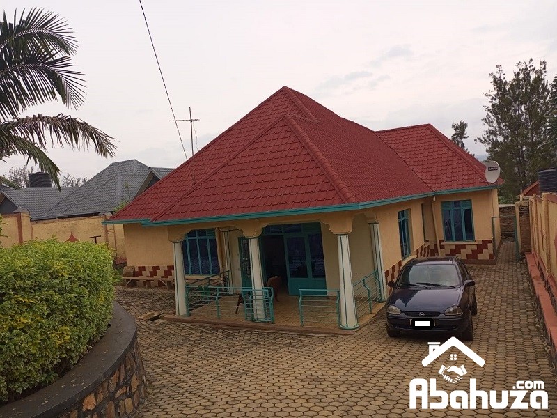 A 5 BEDROOM HOUSE FOR SALE IN KIGALI AT GACURIRO