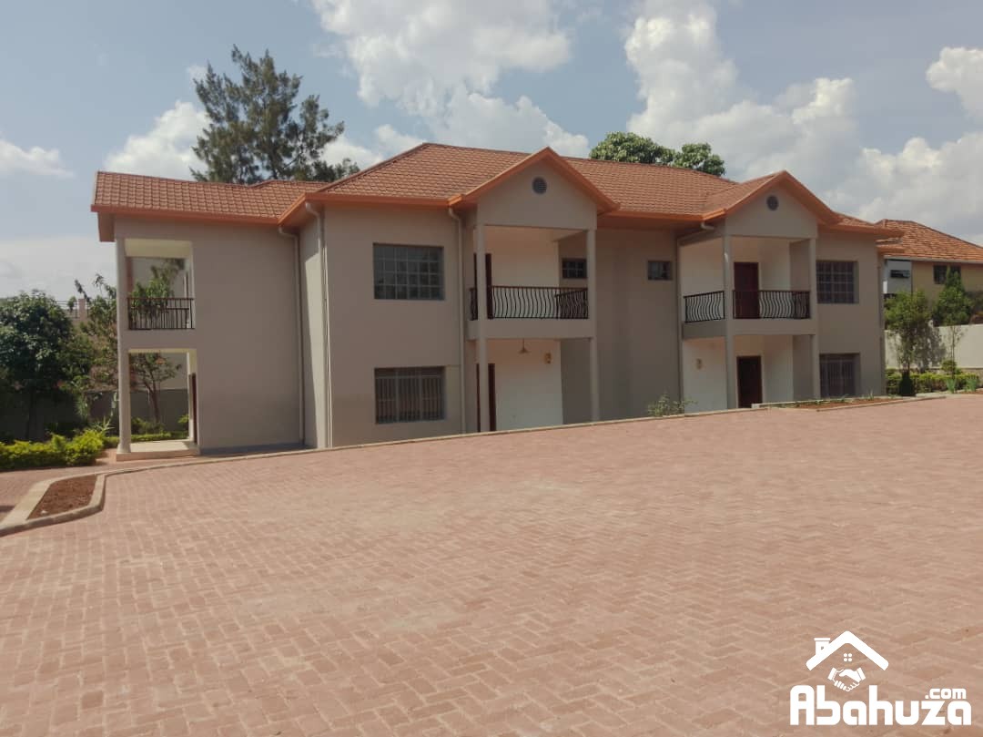 A COMMERCIAL 12 BEDROOM HOUSE FOR RENT IN KIGALI AT GACURIRO