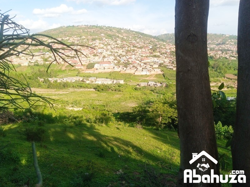 A VERY BIG RESIDENTIAL PLOT FOR SALE IN KIGALI AT KINYINYA